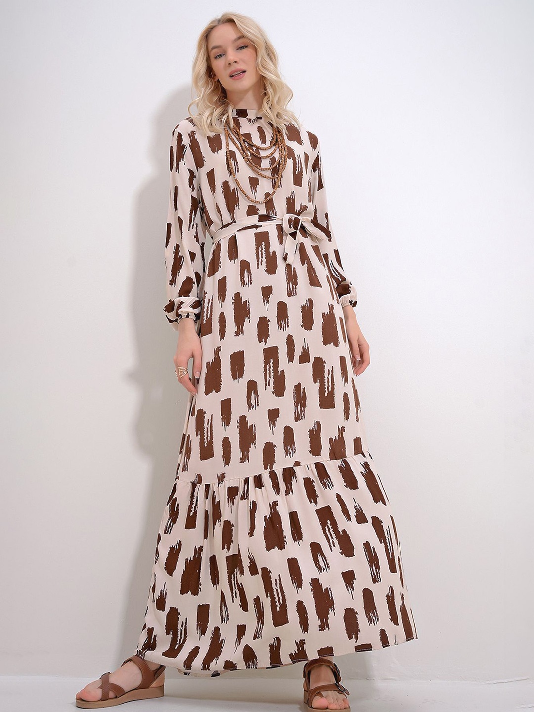 

Trend Alacati stili Women Printed Mock Neck Maxi Dress, Beige