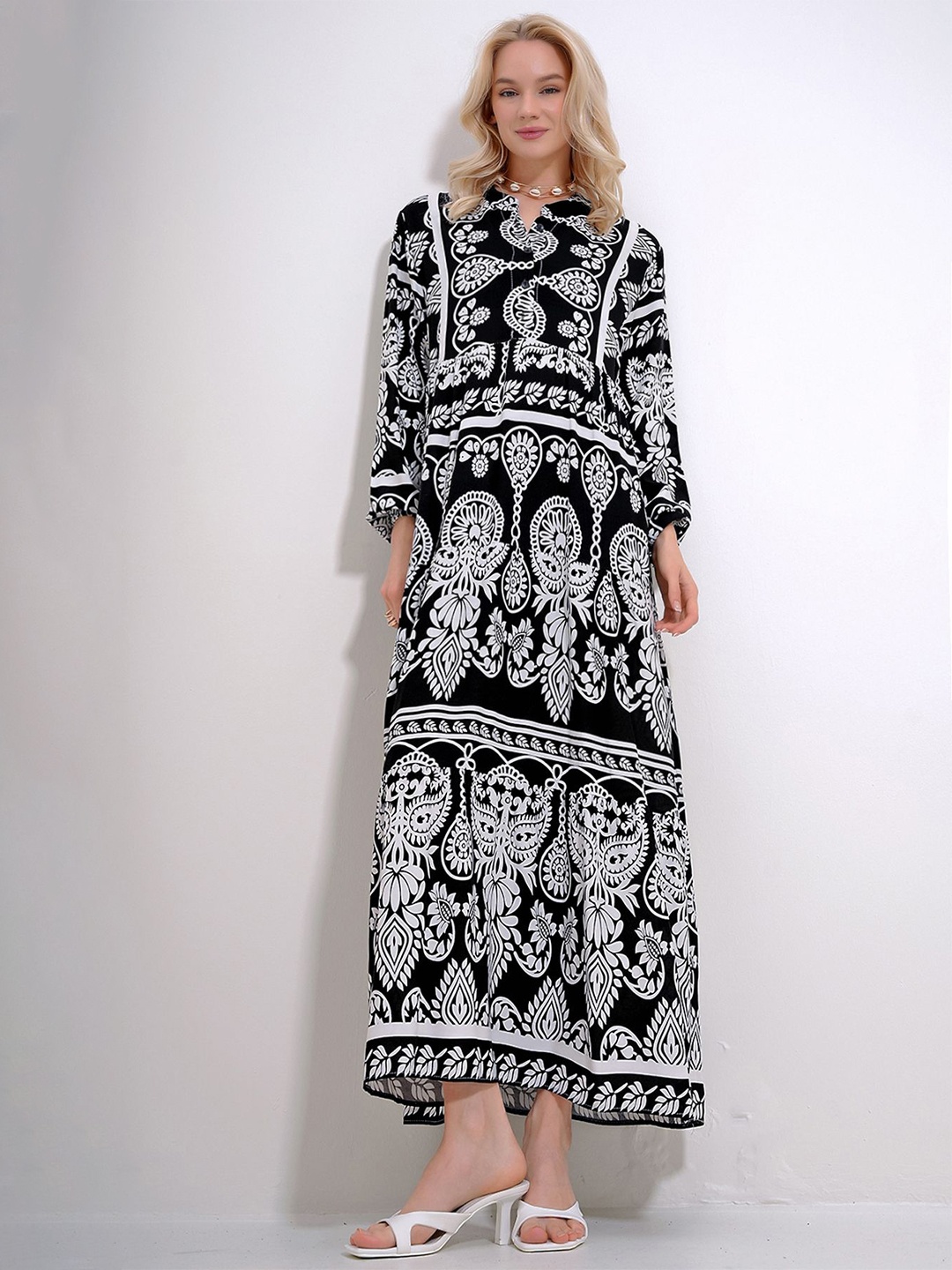 

Trend Alacati stili Ethnic Motifs Printed Maxi Dress, Black