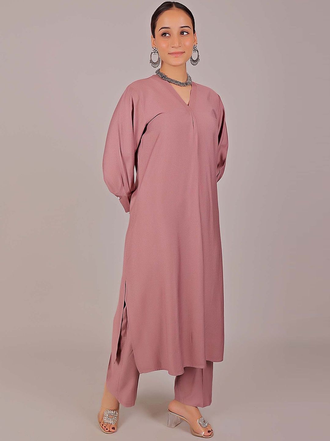 

BLUESAANCHI V-Neck Pakistani Style Kurta with Trousers, Nude