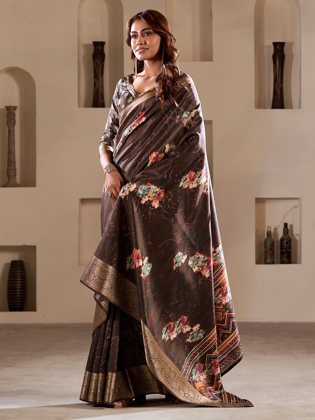 

Mitera Floral Zari Pure Silk Banarasi Saree, Brown