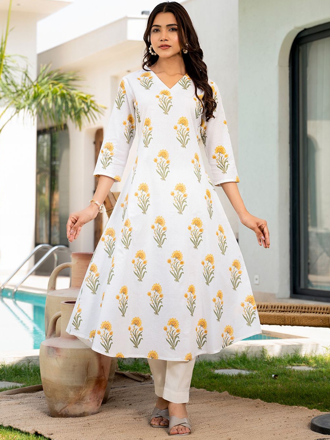 

ARAVALII Floral Printed Cotton A-Line Kurta, White