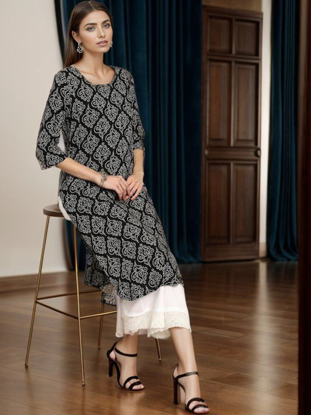 

CHIRAAI Women Bandhani Floral Kurta, Black