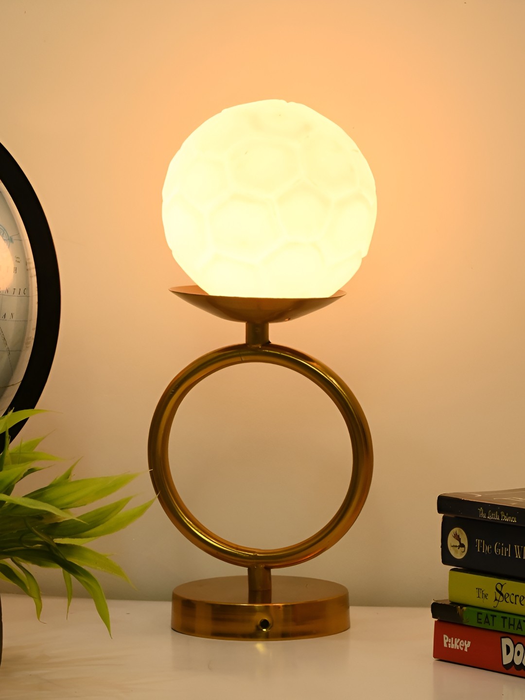 

Afast Gold Toned Textured Traditional Spherical Glass Table Lamp With Adjustable Cord