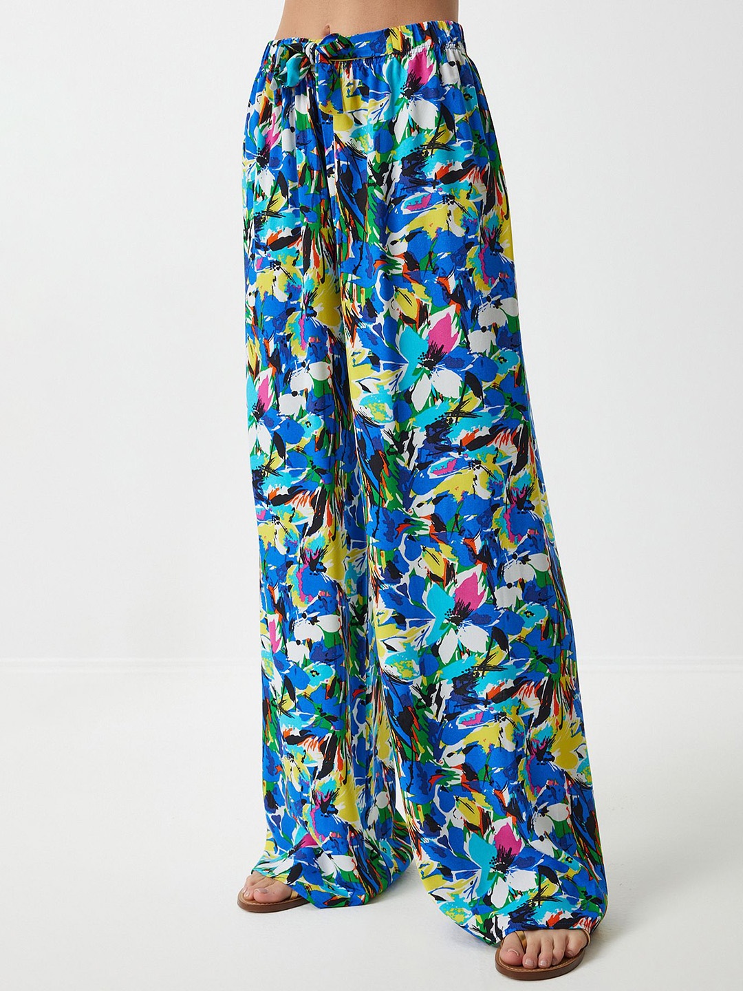 

Happiness istanbul Women Floral Printed Trousers, Blue