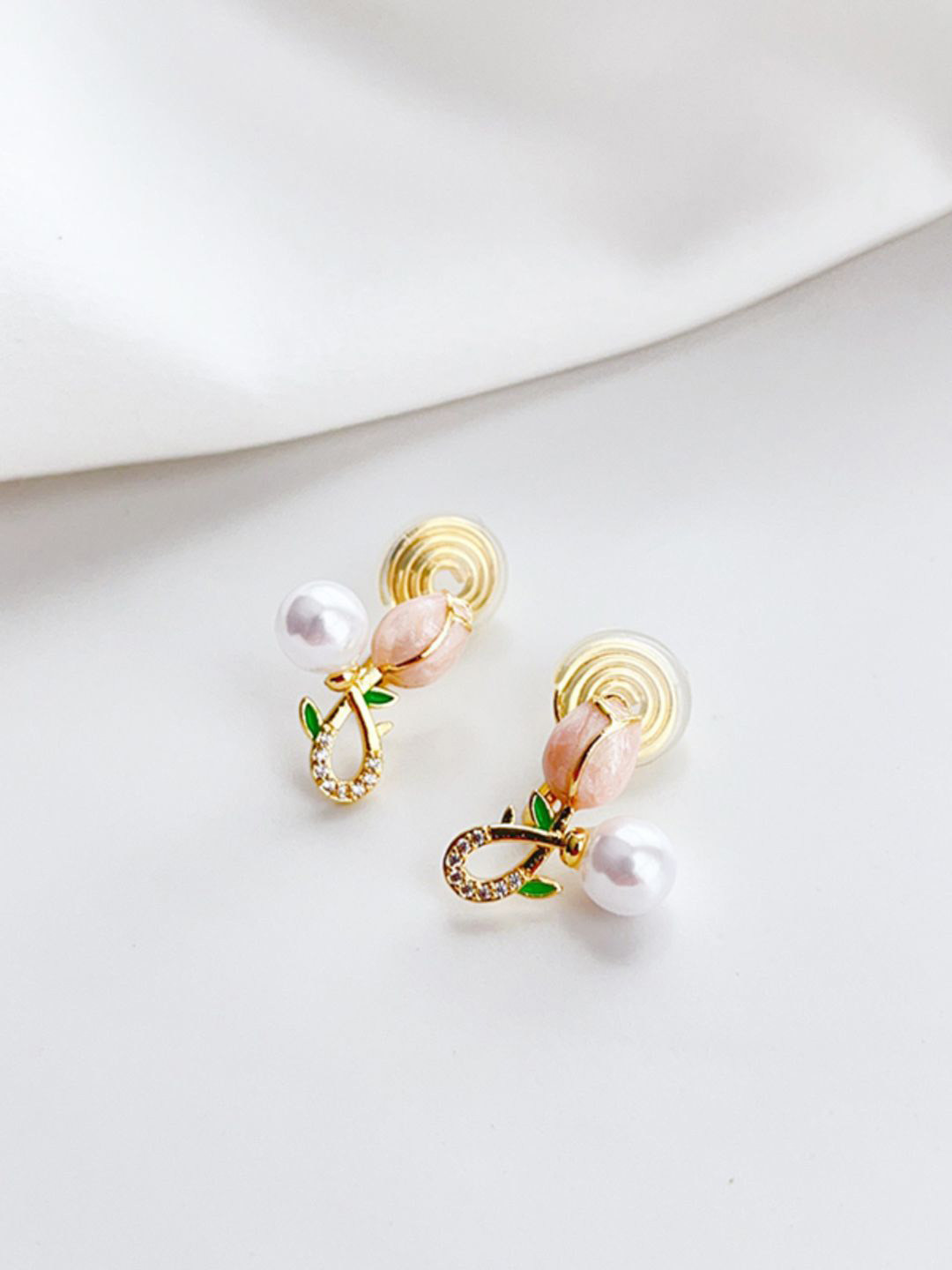 

KRENOZ Flower Shaped Cuff Earrings, Pink