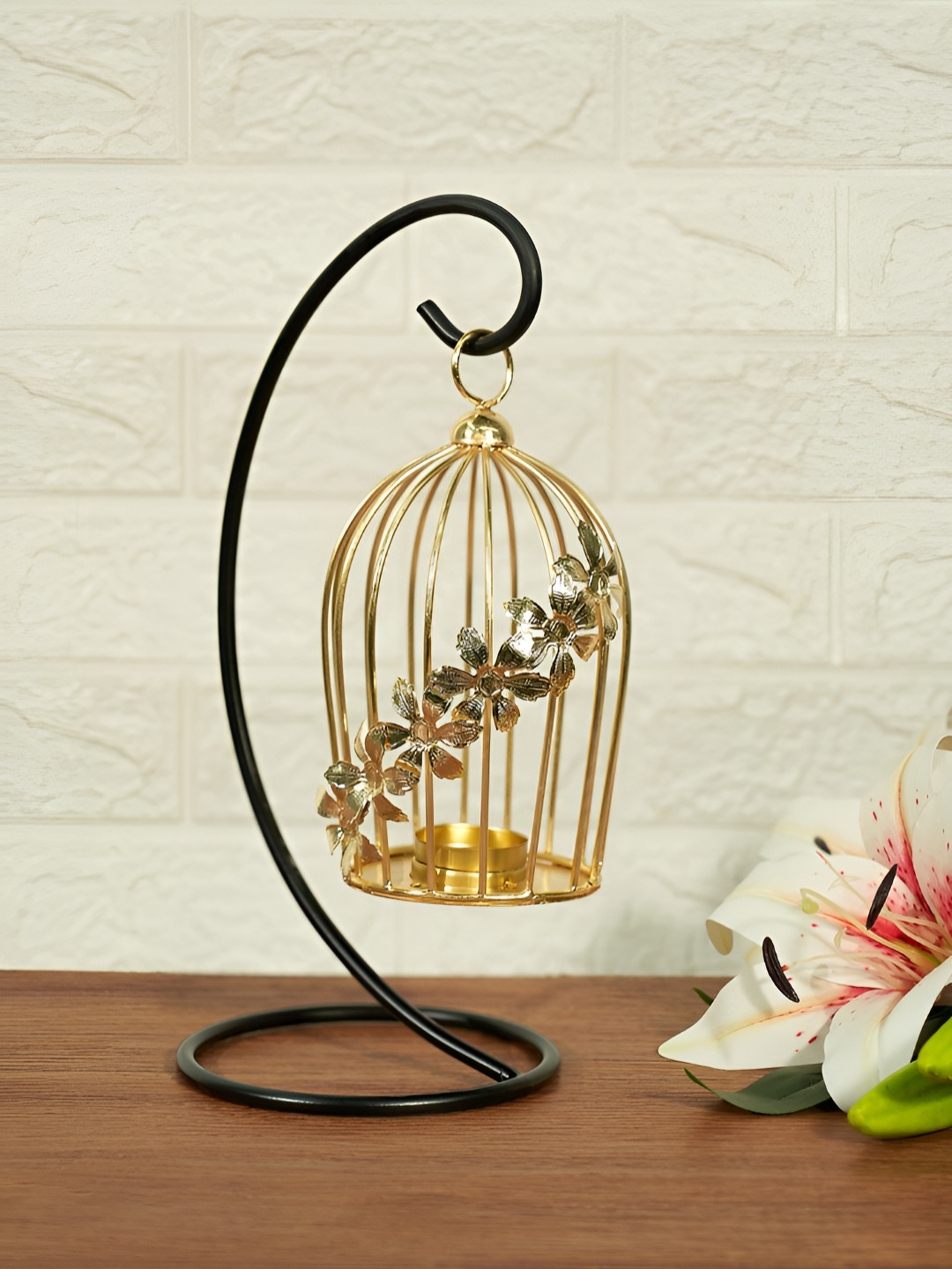 

Living scapes by Pantaloons Gold-Toned & Black Floral Candle Holder