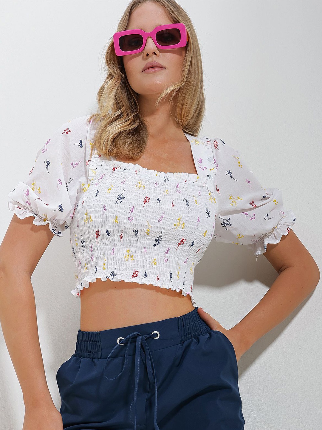 

Trend Alacati stili Floral Print Puff Sleeve Blouson Crop Top, Na