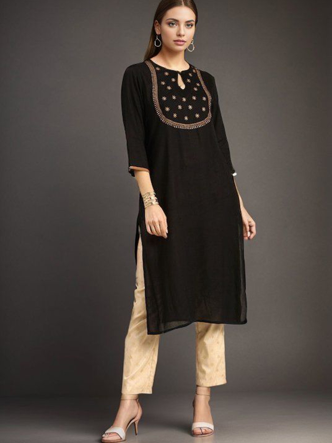 

CHIRAAI Women Floral Kurta, Black