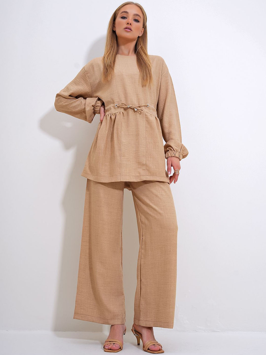 

Trend Alacati stili Top With Trousers, Beige