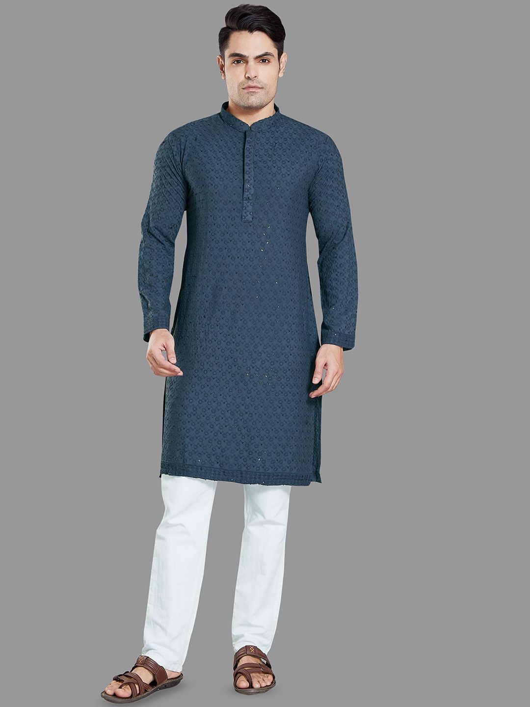 

DIVISIVE Floral Embroidered Mandarin Collar Sequinned Straight Kurta with Trousers, Grey