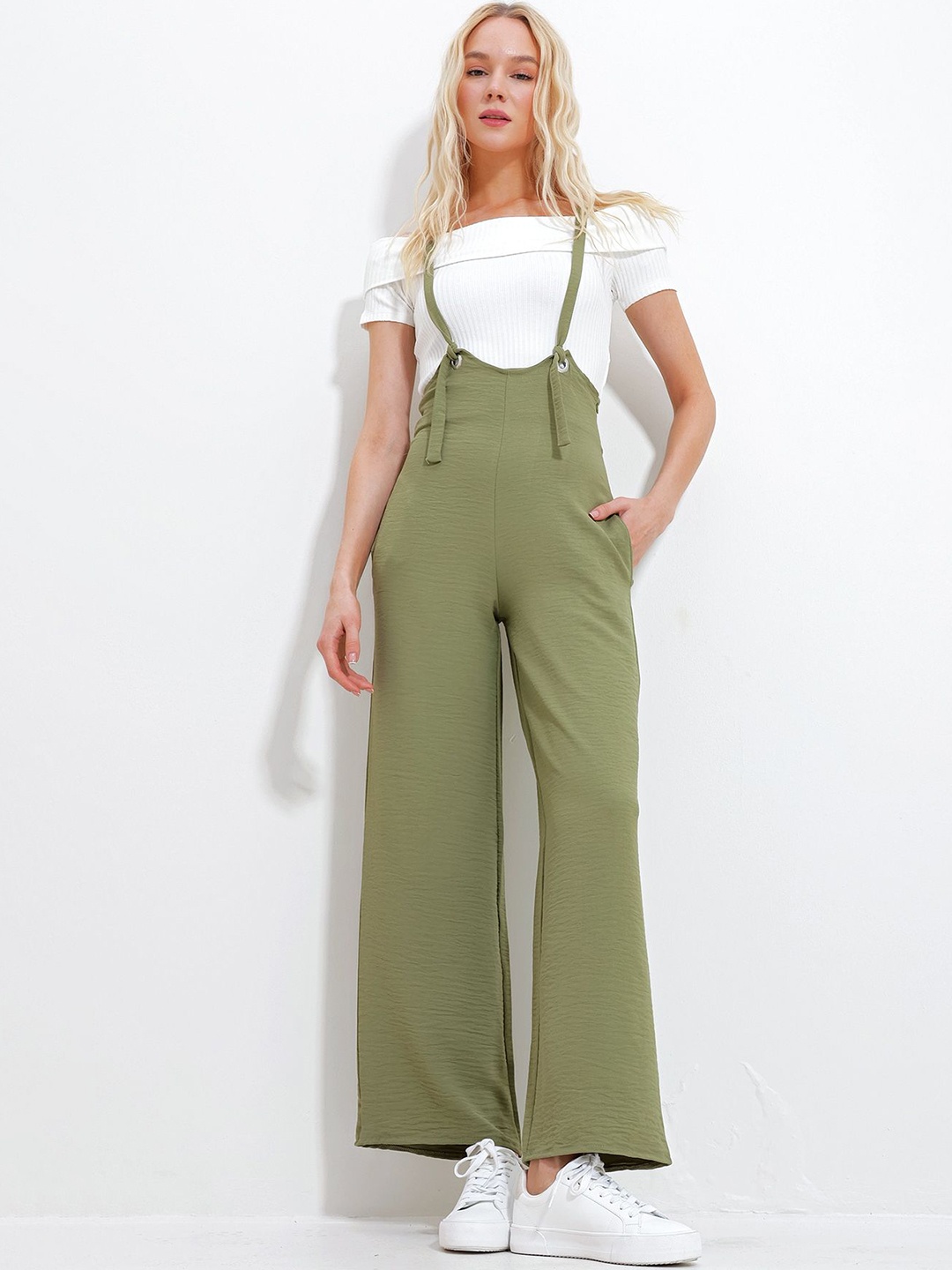 

Trend Alacati stili Straight-Leg Solid Dungarees, Olive