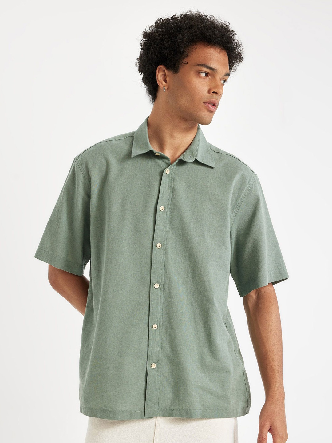 

DeFacto Men Opaque Casual Shirt, Na