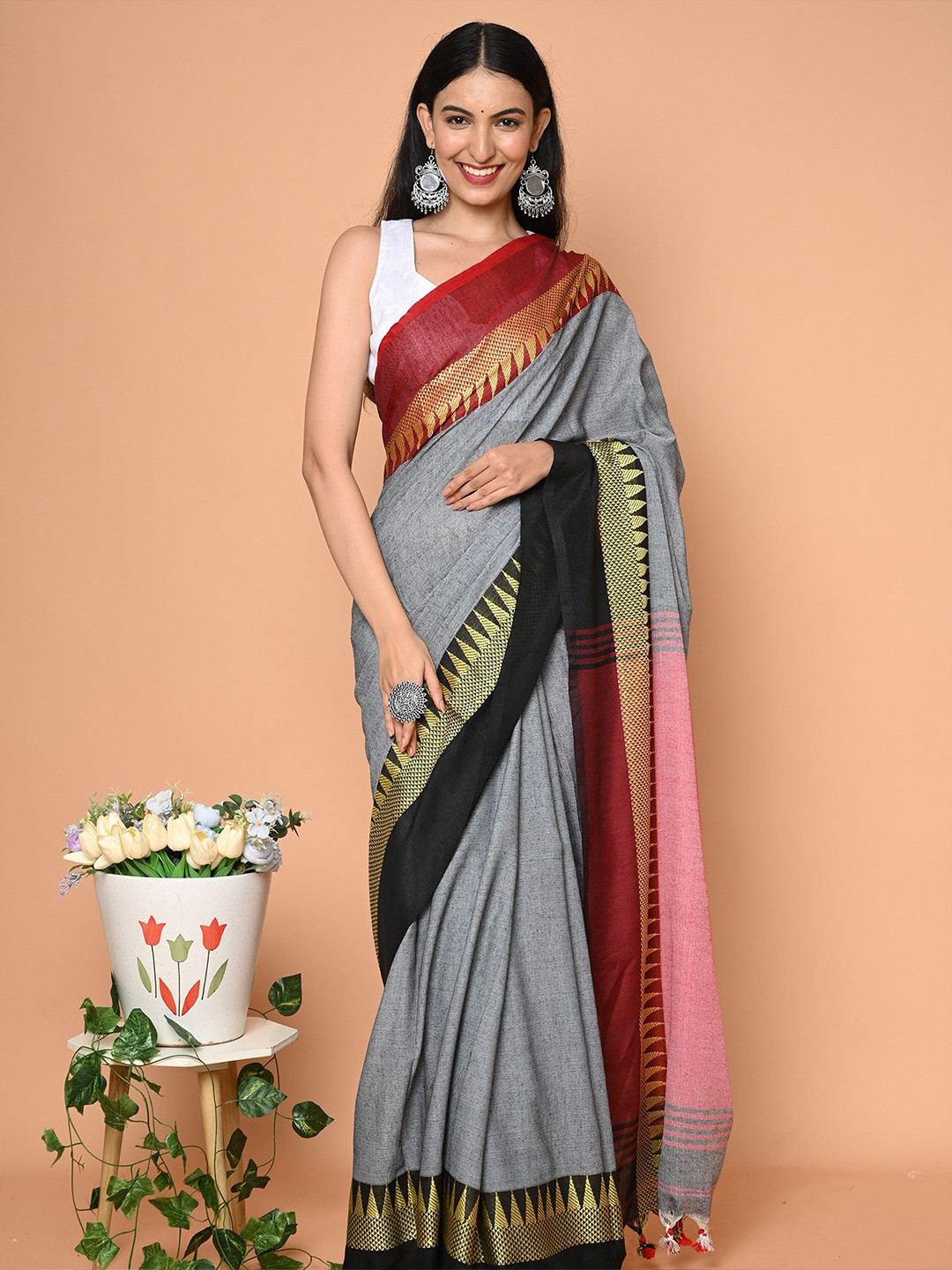 

BEATITUDE Woven Design Pure Cotton Saree, Grey
