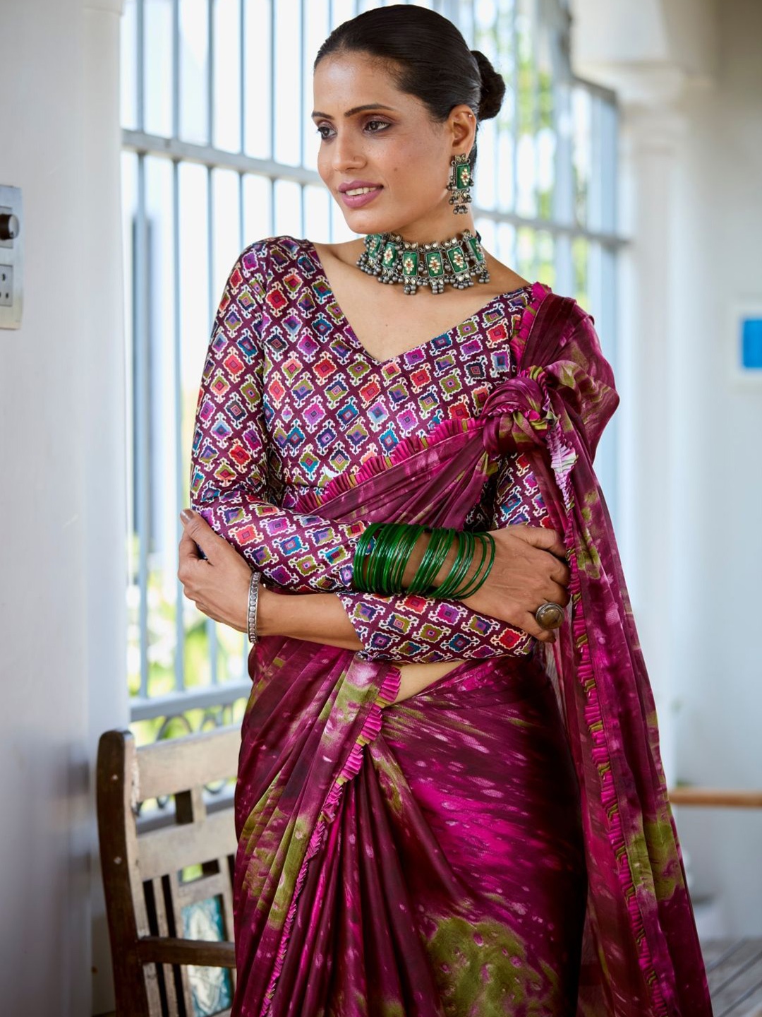 

CHUDIYA Abstract Printed Satin Saree, Burgundy