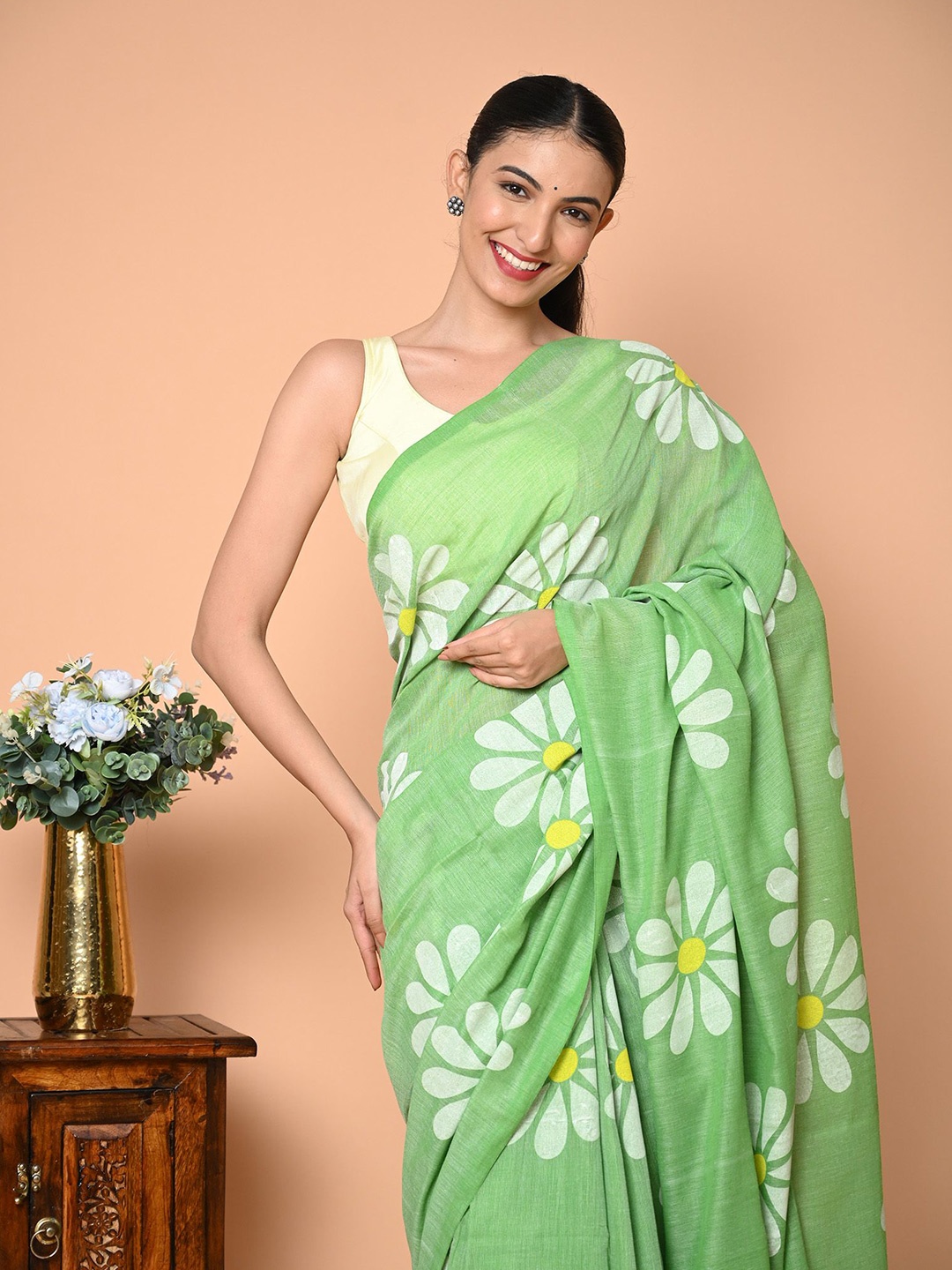 

BEATITUDE Floral Pure Cotton Saree, Green