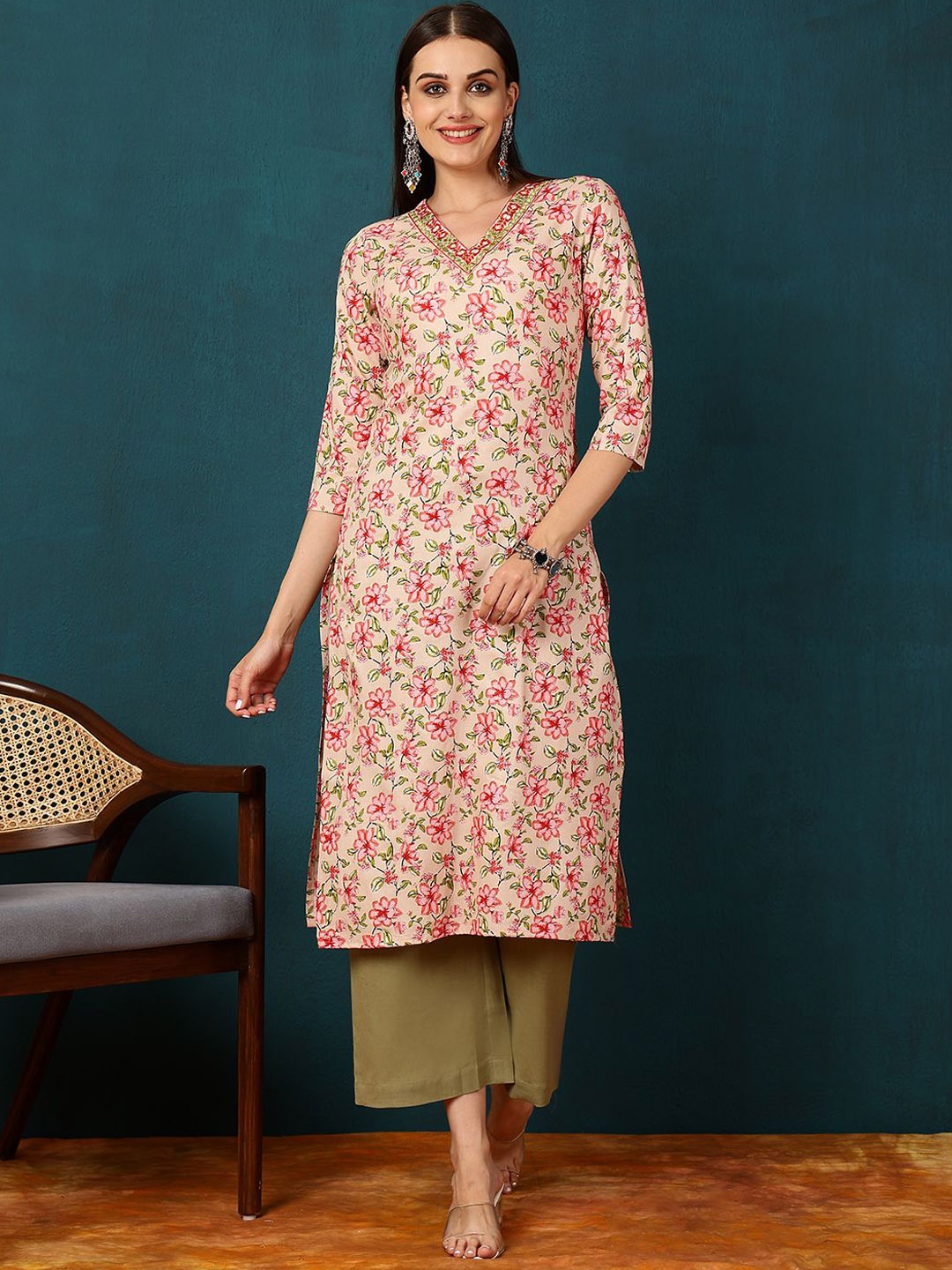 

KIMAYRA V Neck Floral Printed Straight Kurta, Pink