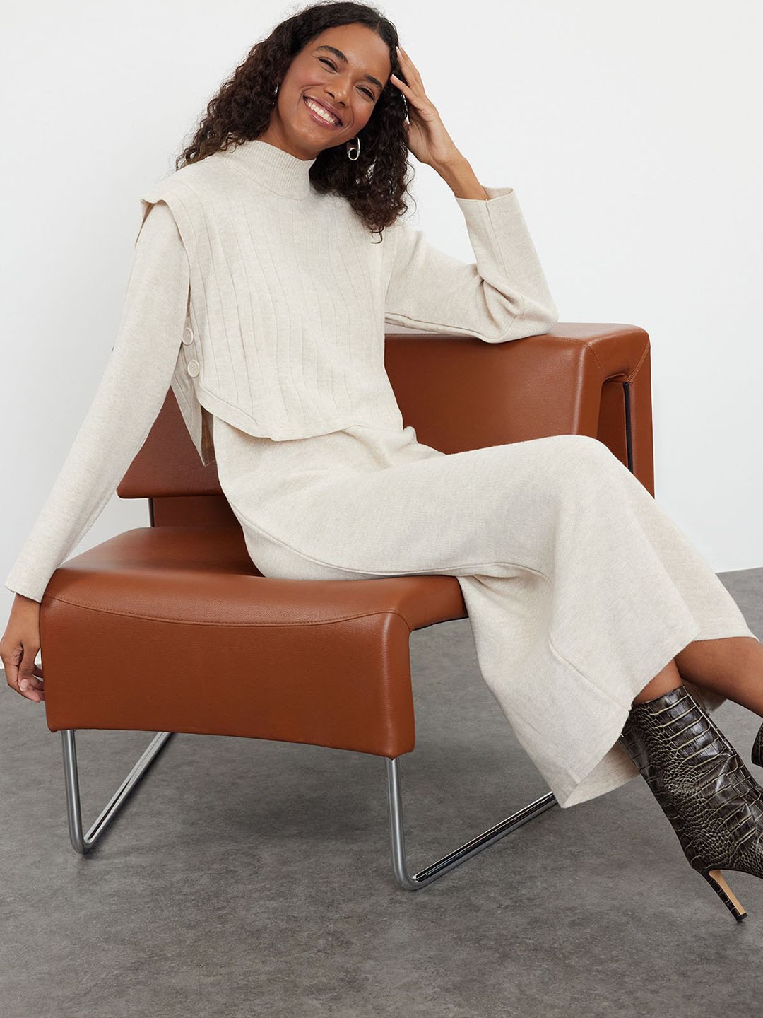 

Trendyol High Neck Acrylic Top With Skirt, Off white