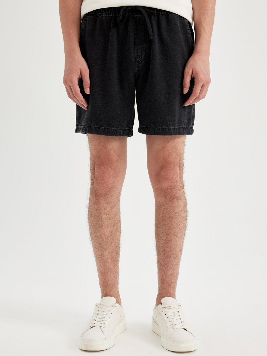 

DeFacto Men Mid-Rise Regular Fit Shorts, Black