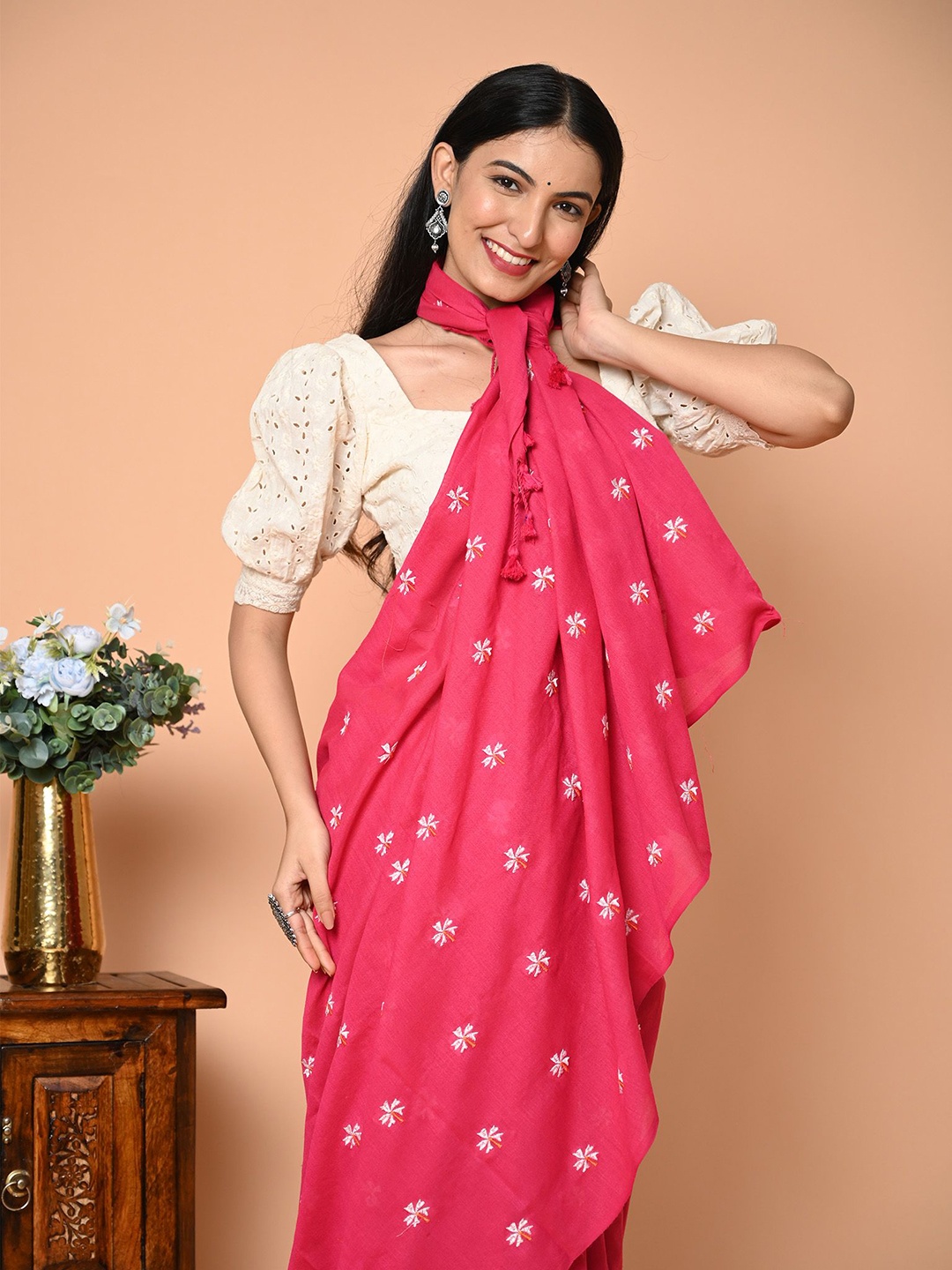 

BEATITUDE Floral Embroidered Pure Cotton Saree, Pink