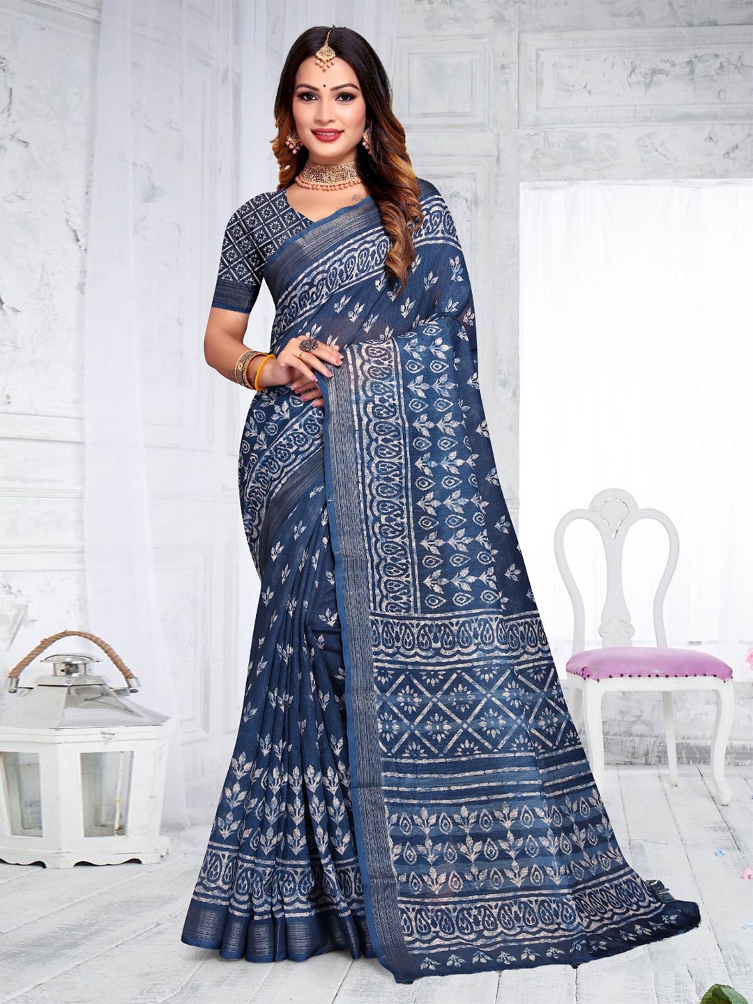 

Fevinaa Ajrak Block Zari Linen Blend Block Print Saree, Blue