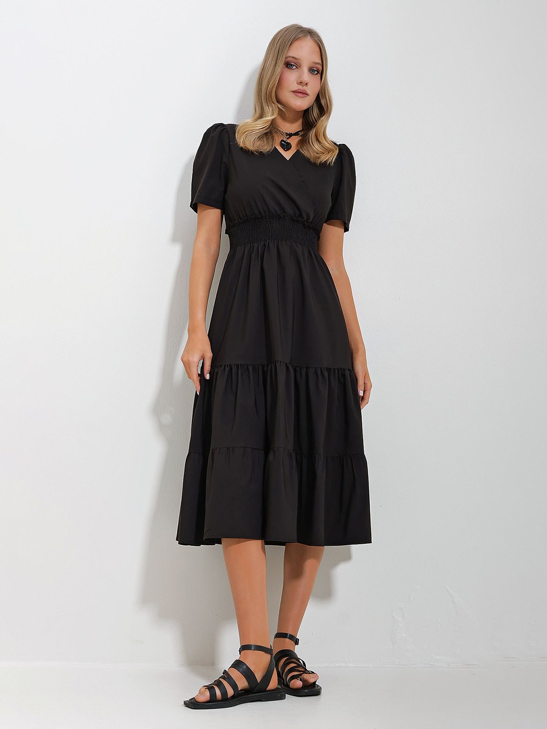 

Trend Alacati stili Puff Sleeve Fit & Flare Midi Dress, Black