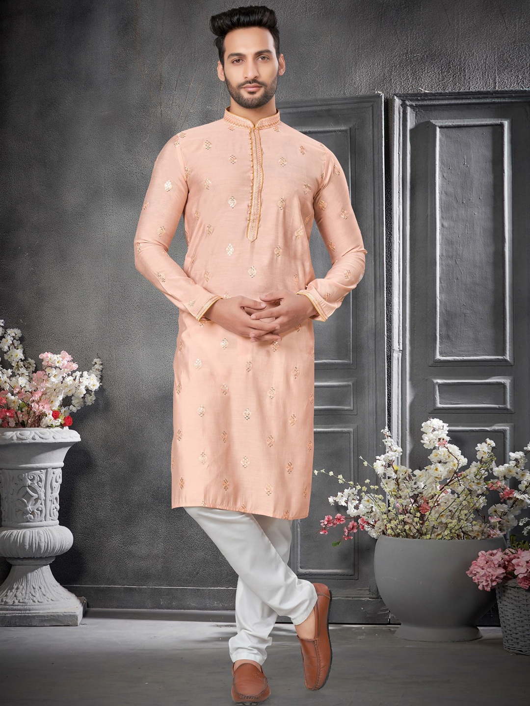 

BERISTON Floral Embroidered Sequinned Chanderi Silk Straight Kurta with Pyjamas, Pink