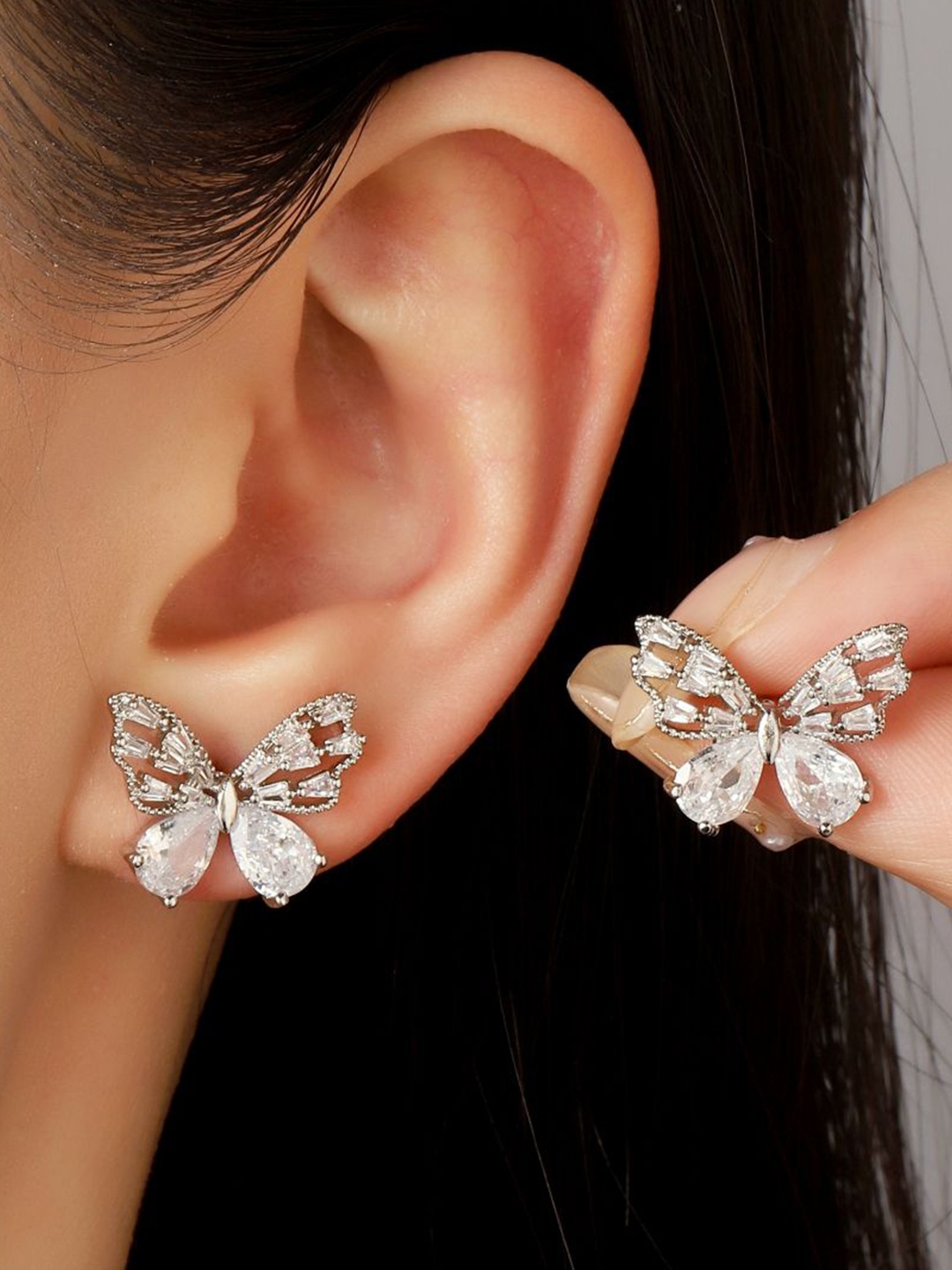 

SALTY Gold Plated Crystal Studded Contemporary Ageeth Studs, Silver