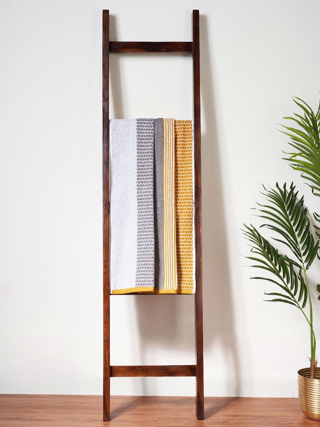 

Living scapes by Pantaloons Yellow & Grey Striped Cotton 520 GSM Bath Towel