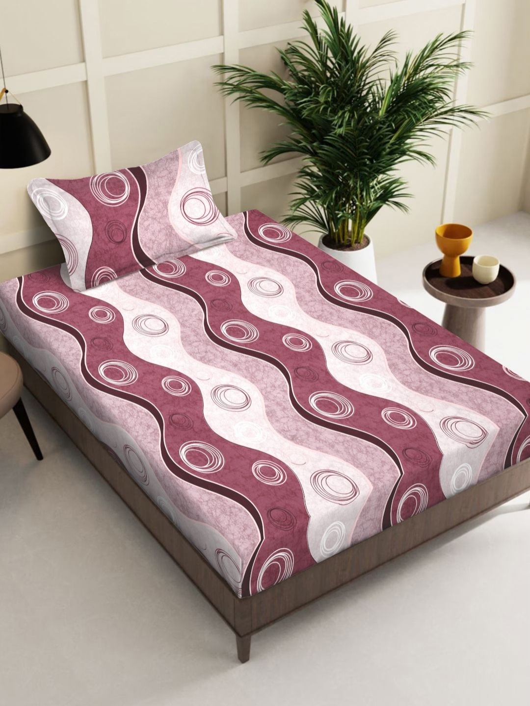 

KLOTTHE Purple & White Geometric Printed 300TC Single Bedsheet With Pillow Cover