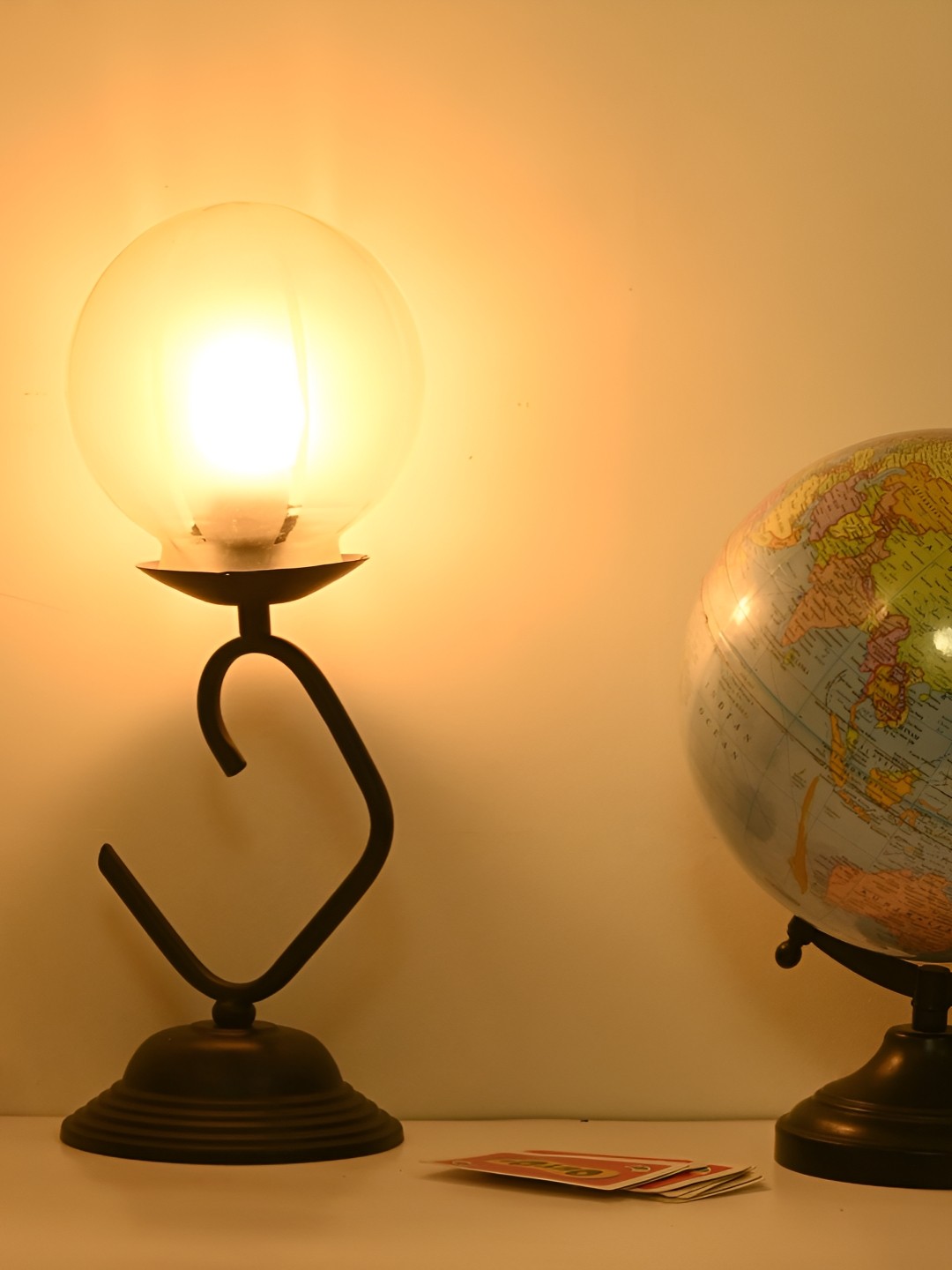 

Afast Black & White Traditional Spherical Glass Table Lamp With Adjustable Cord