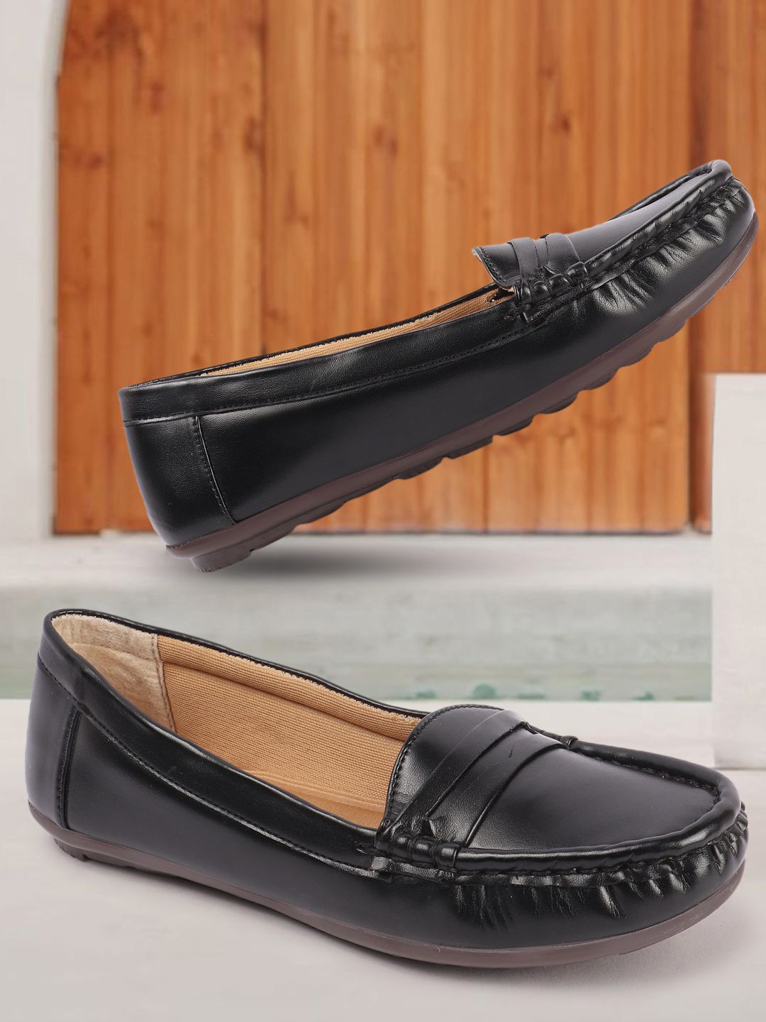 

VENDOZ Women Loafers, Black