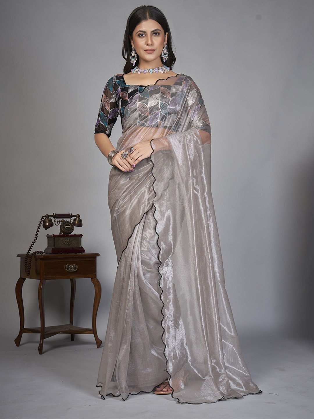 

Aika Zari Solid Organza Saree, Grey