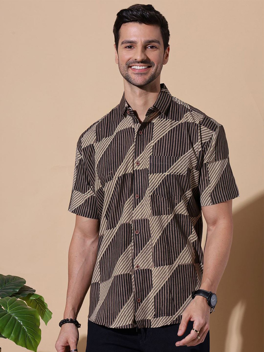 

MOSHI Men Comfort Opaque Printed Casual Shirt, Brown