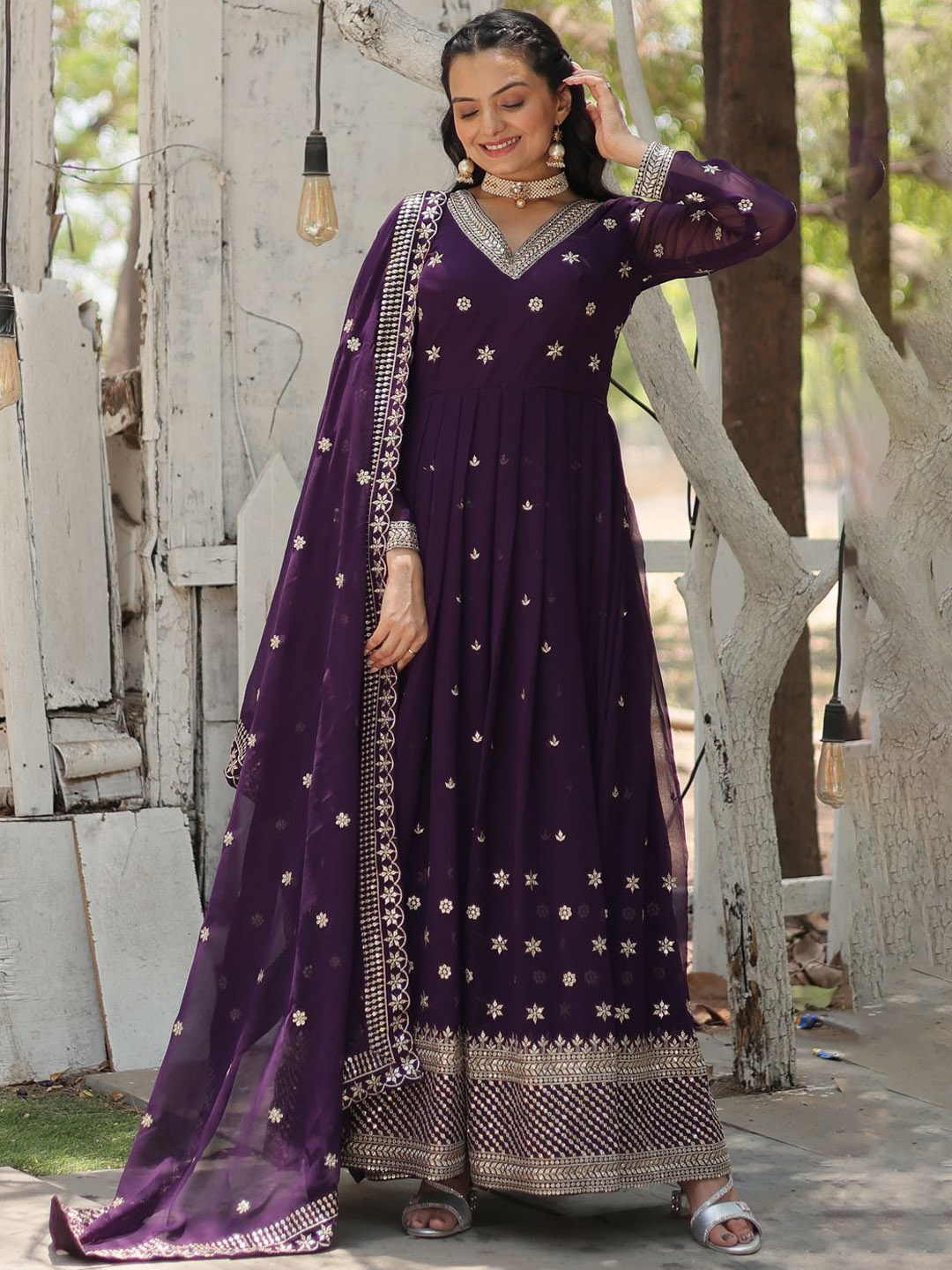 

KALINI Women Floral Embroidered Georgette Anarkali Kurta, Purple