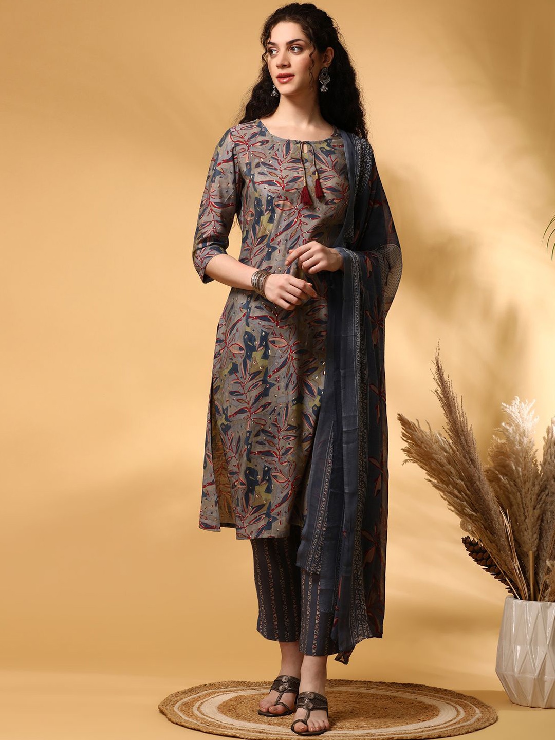 

Anouk Floral Printed Regular Straight Kurta with Trousers & Dupatta, Grey