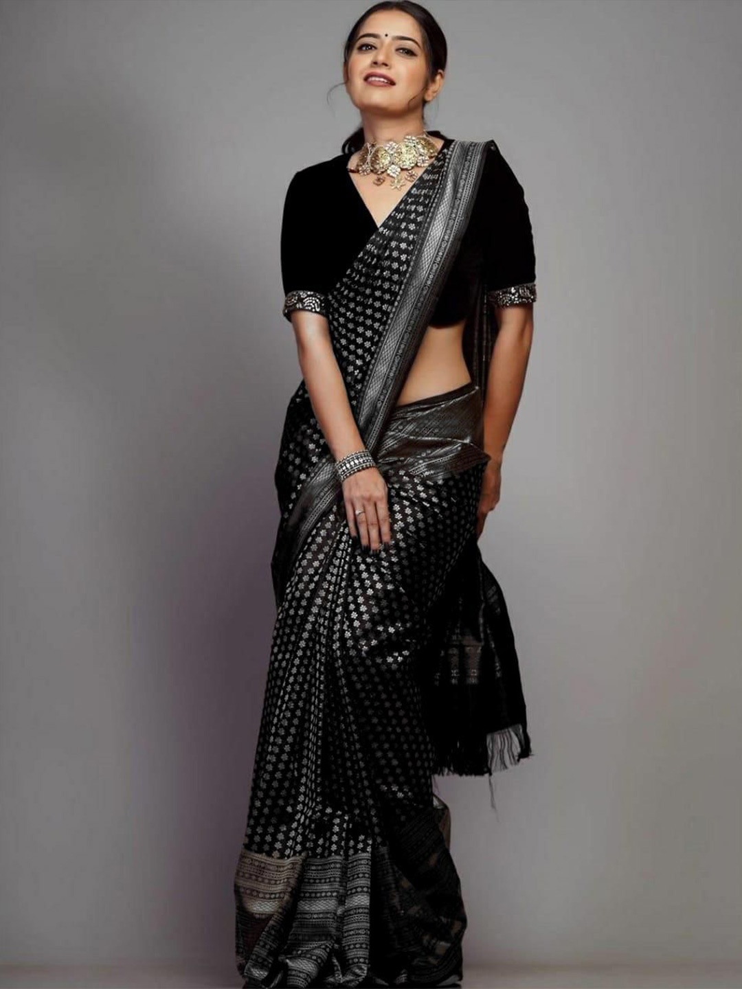 

QENY Woven Design Zari Pure Silk Banarasi Saree, Black