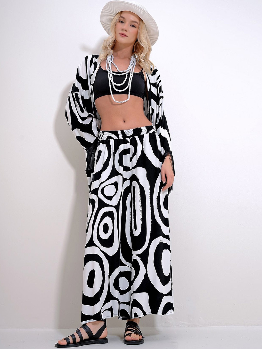 

Trend Alacati stili Printed Shrug & Trouser, Black
