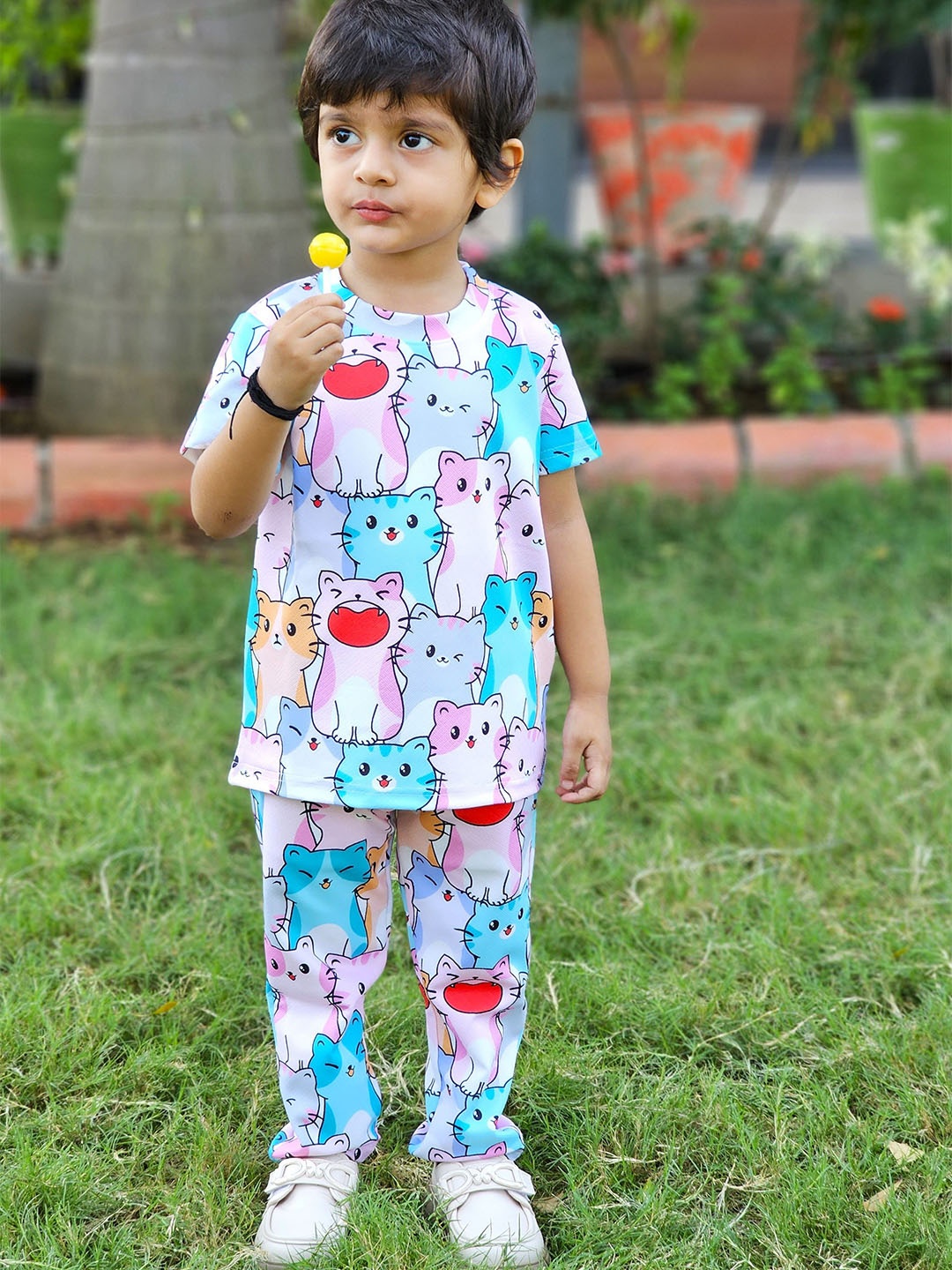 

Emblica Unisex Kids Printed T-shirt with Trousers, White