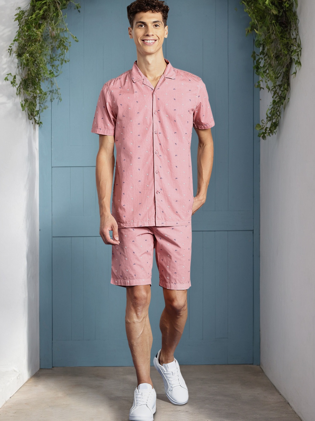 

Mast & Harbour Men Printed Pure Cotton Co-Ords, Pink