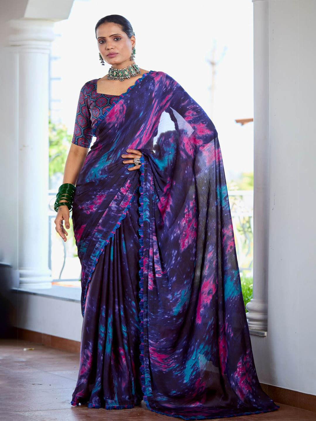 

CHUDIYA Satin printed Saree, Purple