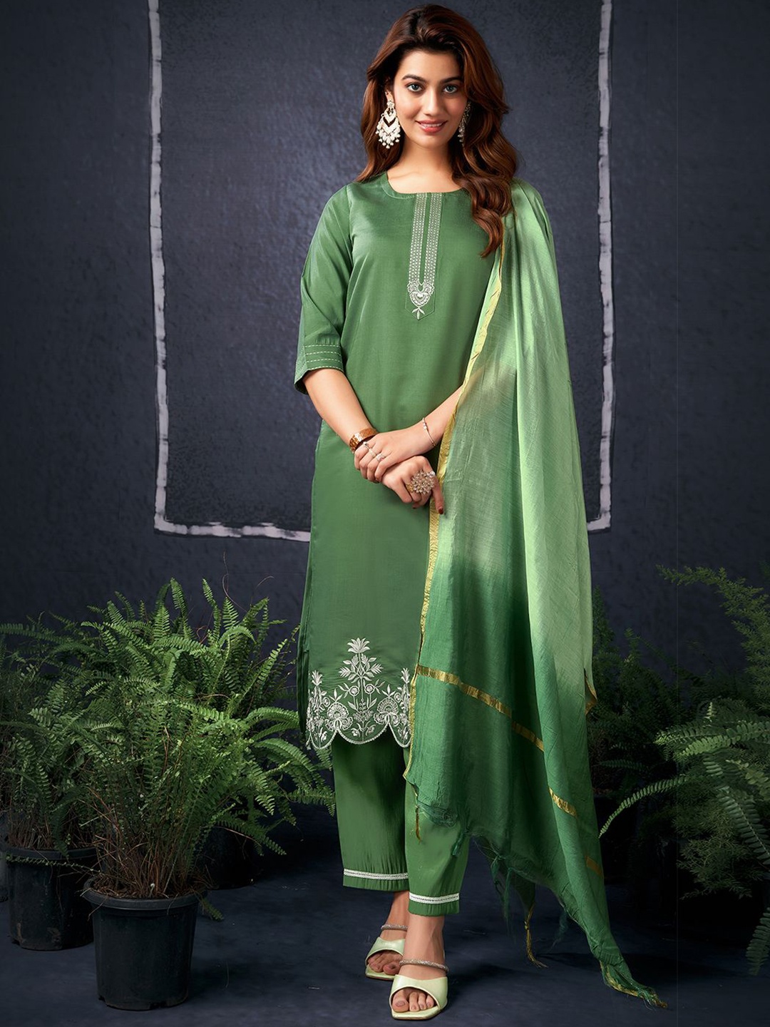 

SKYLEE Floral Embroidered Straight Kurta With Trousers & Dupatta, Green