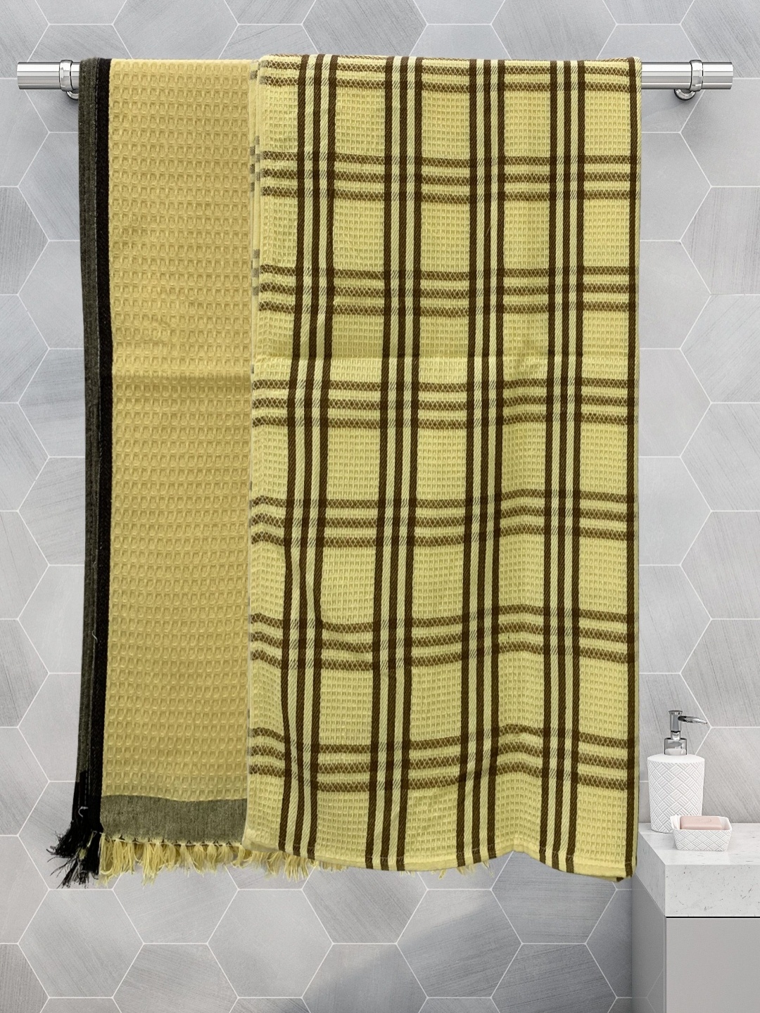 

Aura Yellow & Brown 2 Pieces Checked Cotton 210 GSM Bath Towels