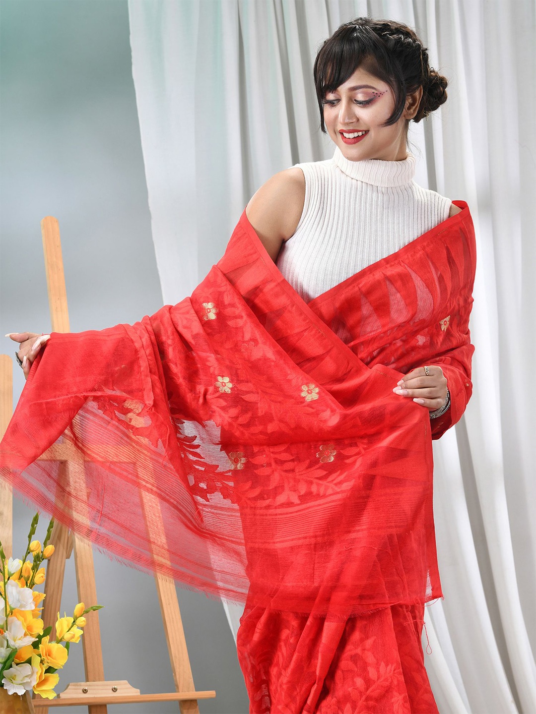 

TANTLOOM Floral Zari Pure Cotton Jamdani Saree, Red