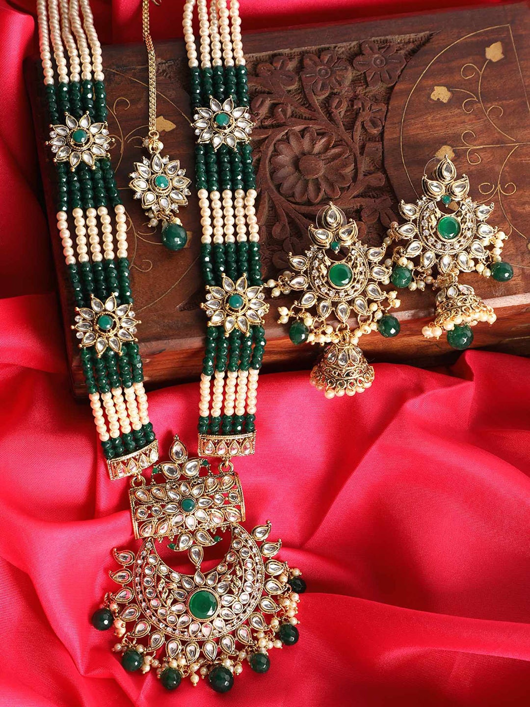 

Anouk Gold-Plated Kundan Studded & Beaded Jewellery Set