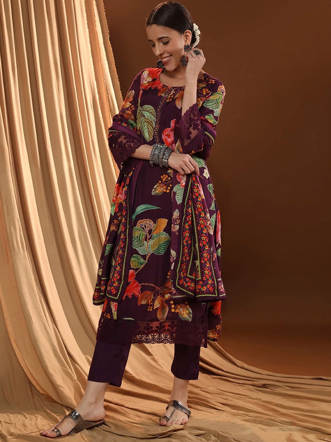 

VESH Floral Printed Pure Cotton Straight Kurta With Trousers & Dupatta, Purple