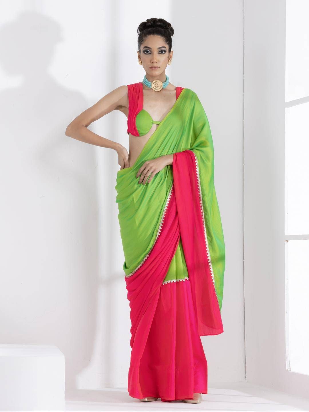 

Swtantra Colourblocked Satin Saree, Green