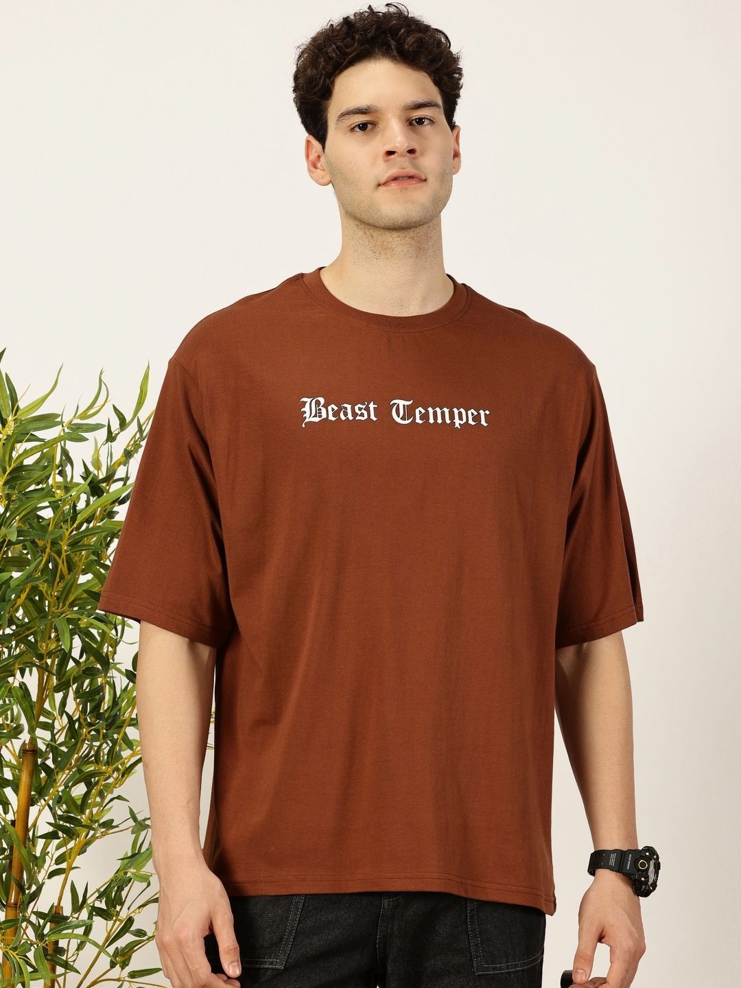 

THE HOLLANDER Men Typography Printed Drop-Shoulder Sleeves T-shirt, Brown