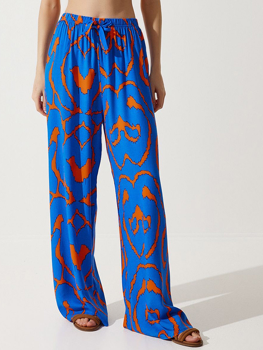 

Happiness istanbul Women Printed Loose Fit Parallel Trousers, Blue