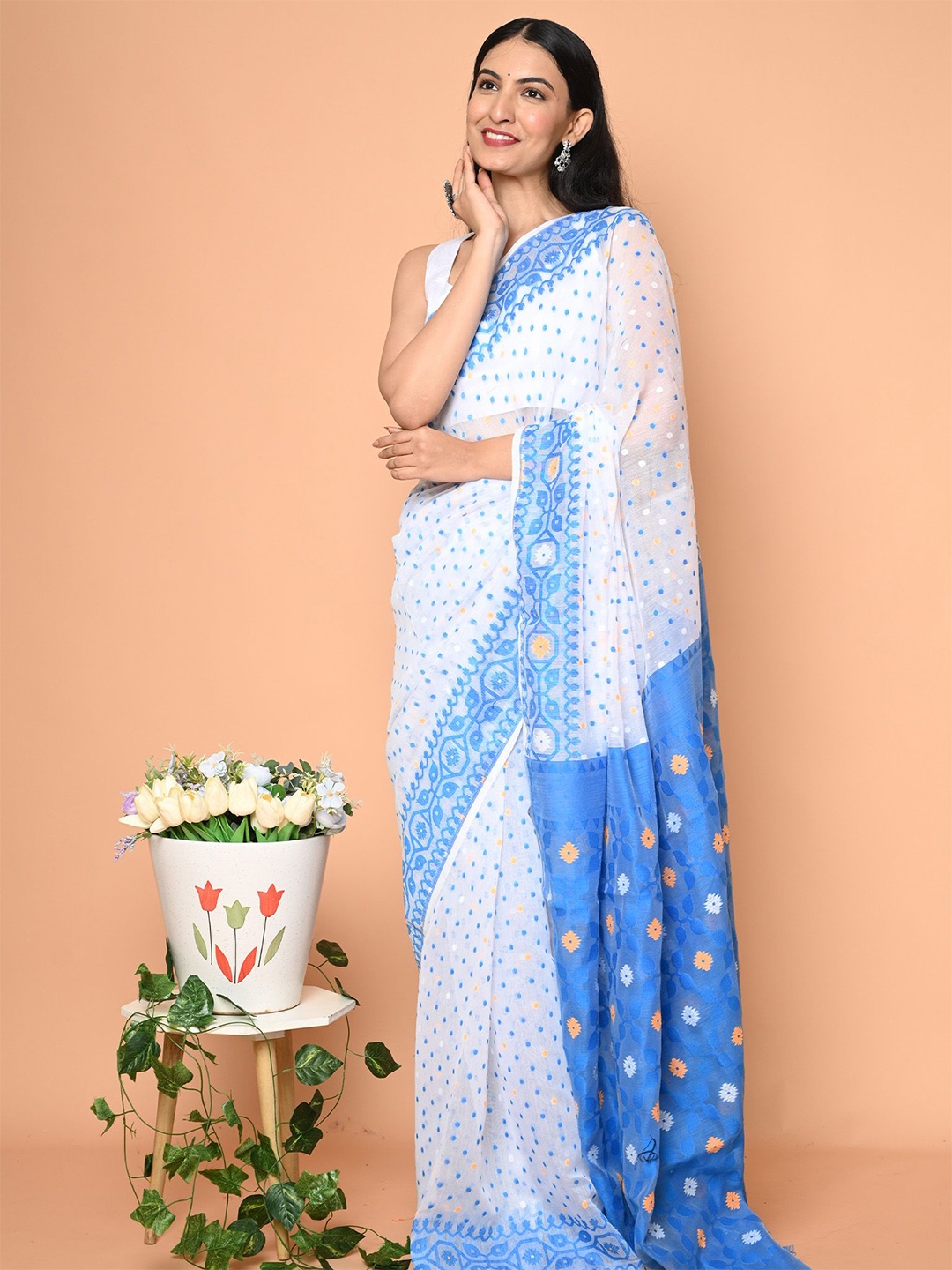 

BEATITUDE Woven Design Pure Cotton Saree, White
