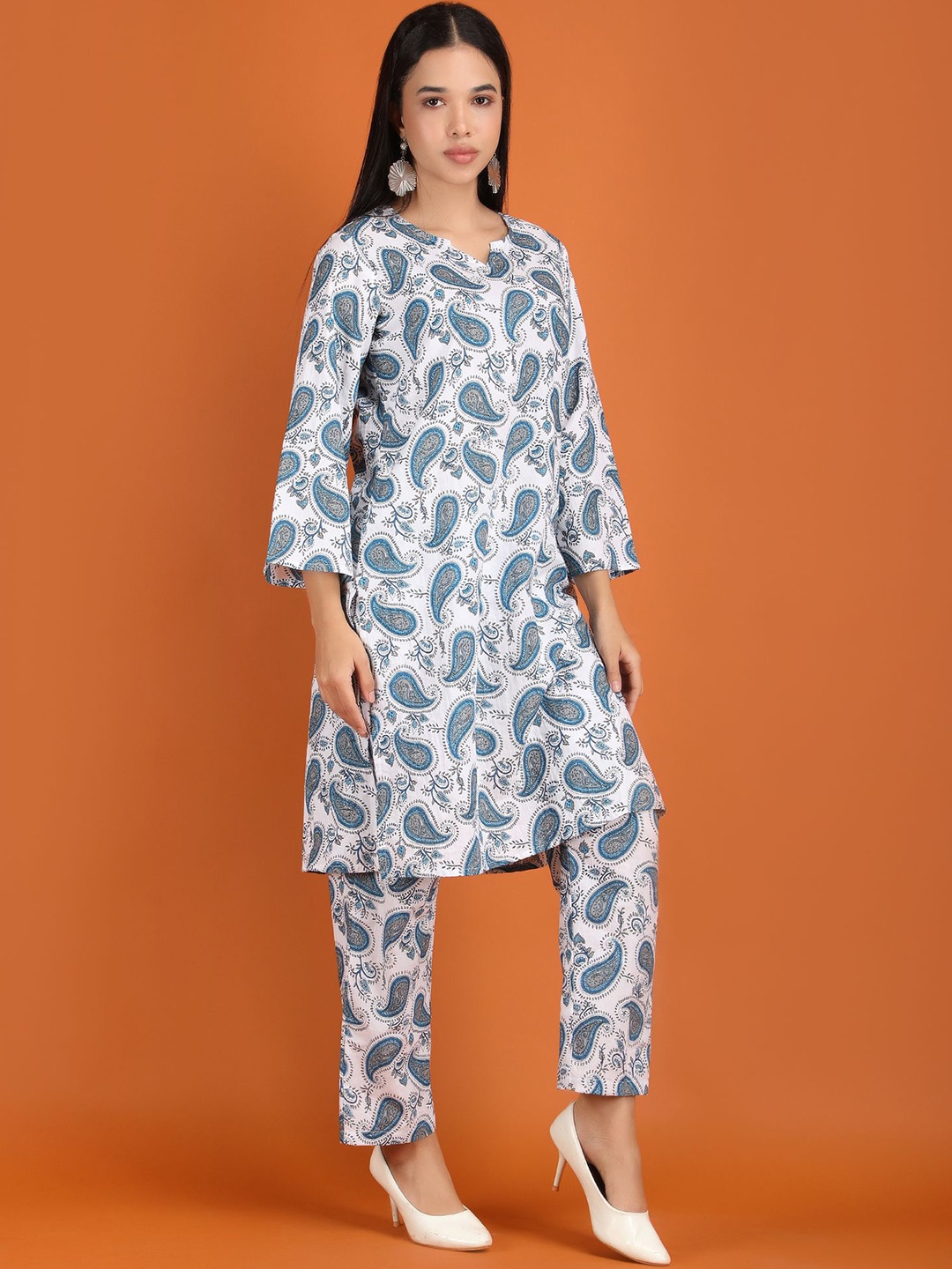 

MANOJAVA Floral Printed Straight Kurta with Trousers, Grey